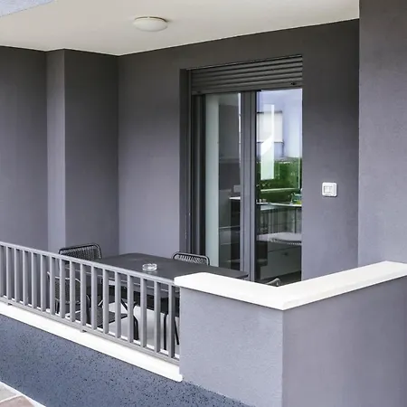 Sunsea Apartment